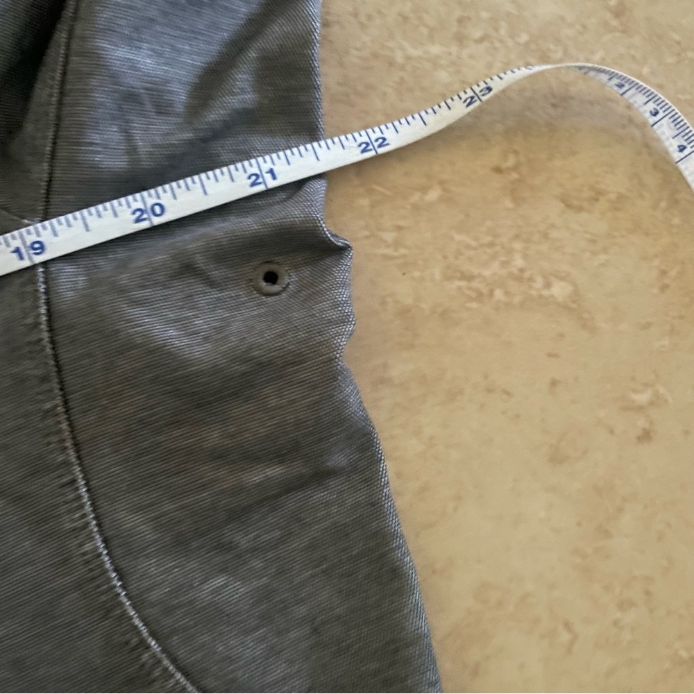 Lululemon button down long sleeve shirt size medium - Picture 5 of 5